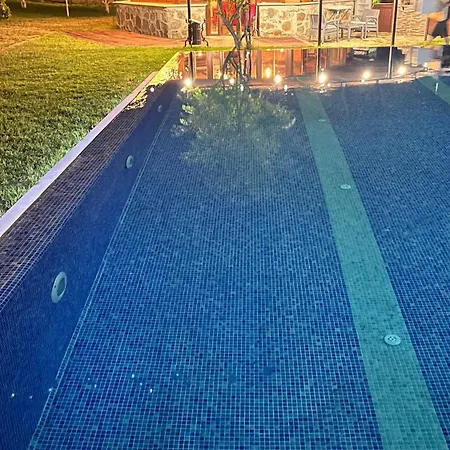 Apart Otel Beyaz Koesk