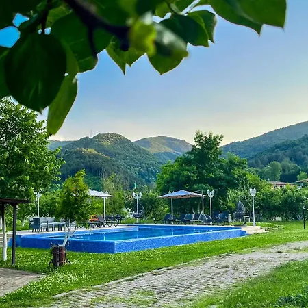 Beyaz Koesk *